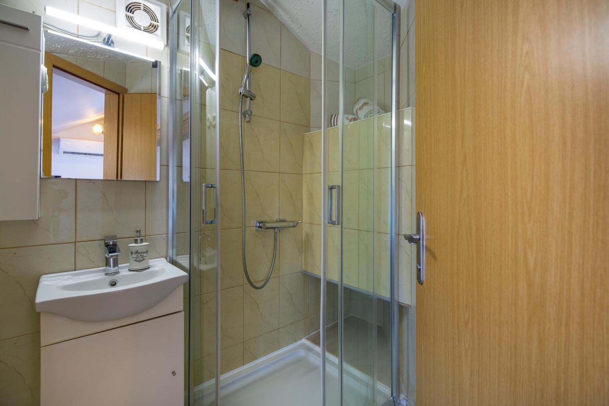 Apartman Viki Stinjan Pula Exterior photo